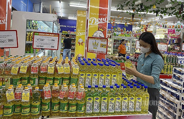 Tháng Khuyến mại Hà Nội 2023: Siêu thị giảm giá mạnh trong 'Ngày Vàng giá shock' hút người tiêu dùng
