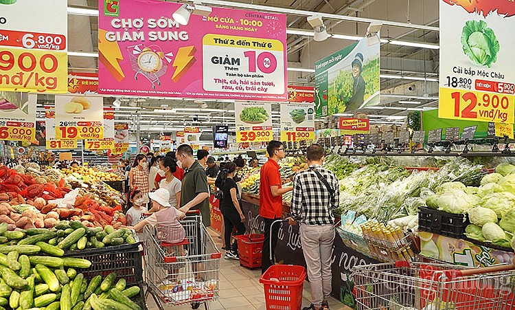 Tháng Khuyến mại Hà Nội 2023: Siêu thị giảm giá mạnh trong 'Ngày Vàng giá shock' hút người tiêu dùng