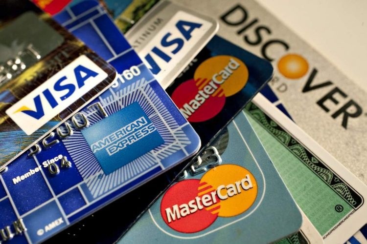 Thẻ tín dụng có thực sự là “cứu cánh" đối với người trẻ?