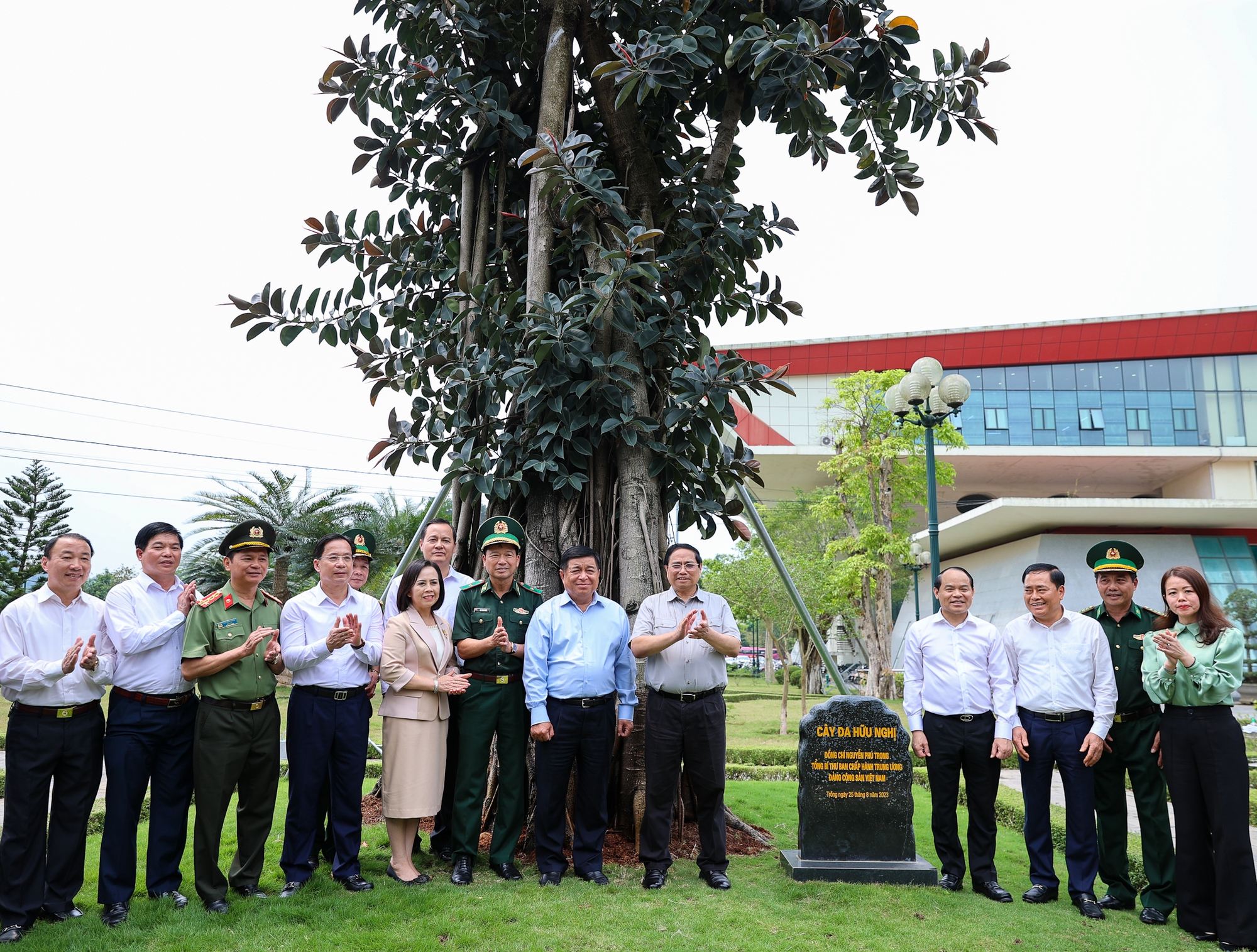Thủ tướng thăm cửa khẩu Hữu Nghị và khảo sát một số dự án tại Lạng Sơn- Ảnh 1.