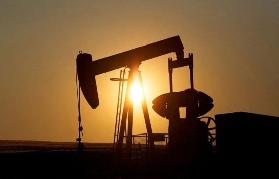 Áp lực nhu cầu lấn át rủi ro địa chính trị, giá dầu có tuần giảm thứ hai liên tiếp