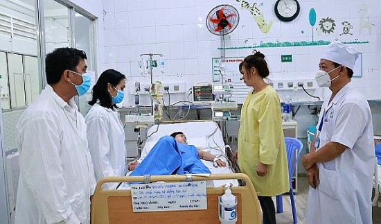 Đồng Nai: Thông tin mới nhất vụ gần 450 người nhập viện nghi ngộ độc bánh mì ở Long Khánh