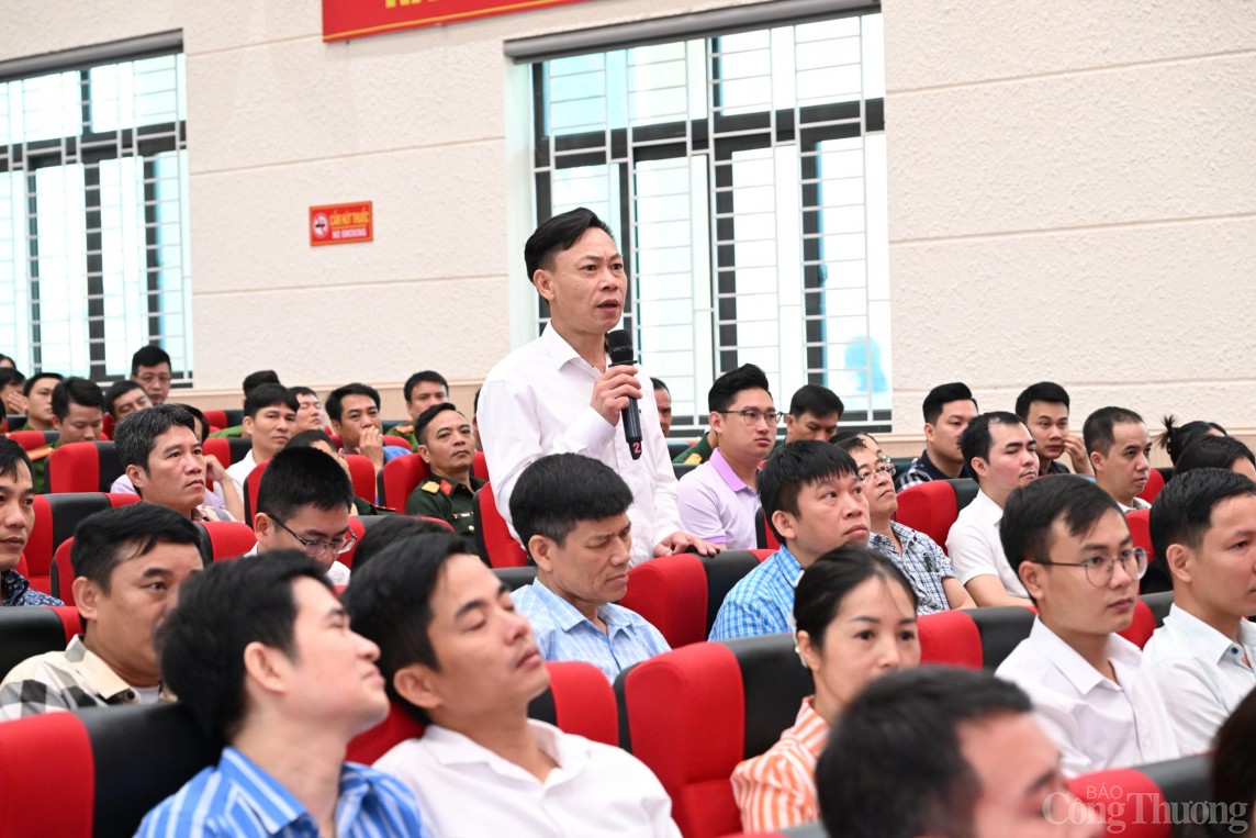 cử tri Vũ Duy Phan, Giám đốc Trung tâm Phát triển quỹ đất huyện Kiến Thụy