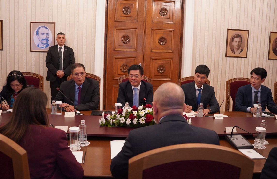 Bộ trưởng Nguyễn Hồng Diên tiếp kiến Tổng thống Bulgaria Rumen Radev