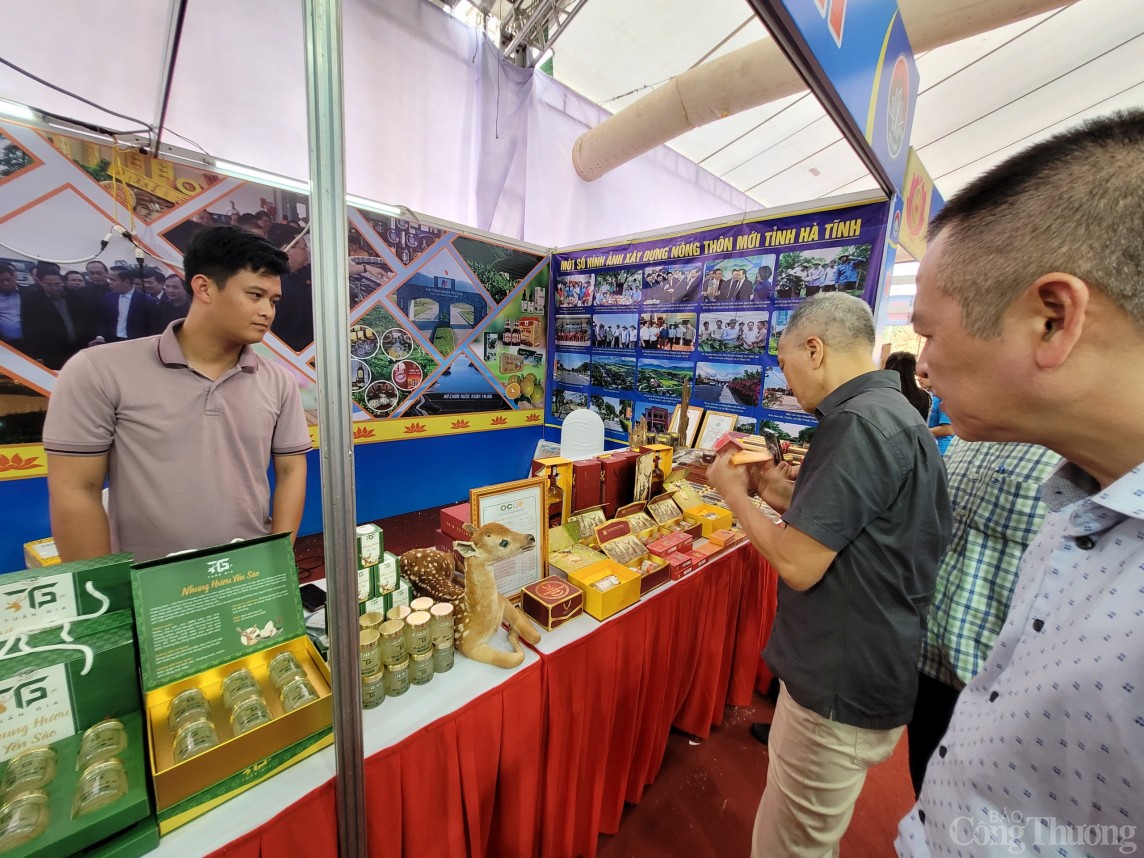 Hội chợ triển lãm hàng công nghiệp nông thôn: Cơ hội để các địa phương quảng bá sản phẩm truyền thống