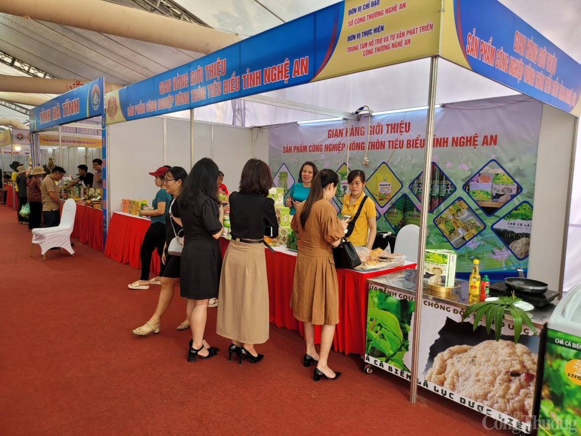 Hội chợ triển lãm hàng công nghiệp nông thôn: Cơ hội để các địa phương quảng bá sản phẩm truyền thống