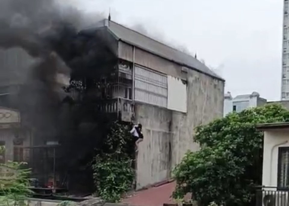 Hà Nội: Nhà trọ bốc cháy ở Hà Đông, 9 người dân may mắn thoát nạn