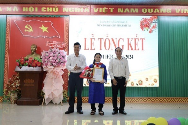 Đắk Lắk trao giải cuộc thi “Học sinh với kiến thức sử dụng điện an toàn - tiết kiệm và hiệu quả"