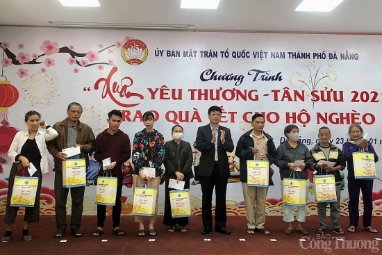 Hơn 10.000 hộ gia đình khó khăn tại Đà Nẵng được nhận quà đón Xuân