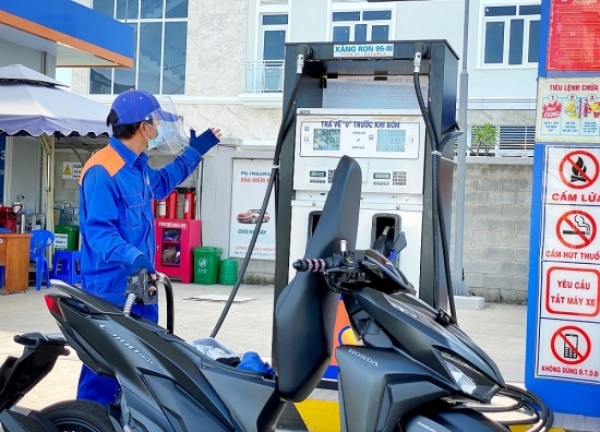 Tiếp tục điều hành giá xăng dầu đảm bảo kiểm soát lạm phát và bình ổn thị trường, hỗ trợ người dân và doanh nghiệp