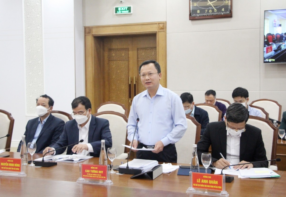 Đồng chí Cao Tường Huy, Phó Chủ tịch Thường trực UBND tỉnh Quảng Ninh phát biểu tại Hội nghị