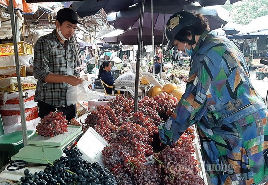 Vì sao trái cây Trung Quốc hiện diện nhiều tại thị trường Việt Nam?