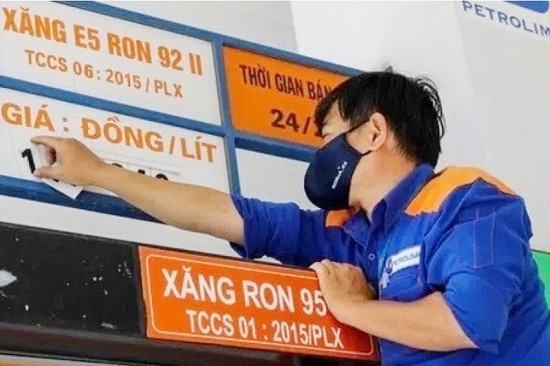 Công Thương qua góc nhìn báo chí ngày 18/8: Xăng có thể về 22.000 đồng/lít