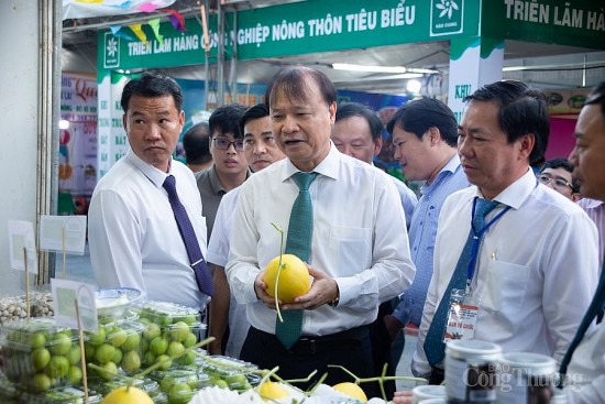 Thứ trưởng Đỗ Thắng Hải dự khai mạc Hội chợ Triển lãm hàng công nghiệp nông thôn tiêu biểu khu vực miền Trung – Tây Nguyên năm 2022