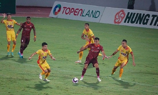 Chủ tịch Câu lạc bộ bóng đá Đông Á Thanh Hóa bức xúc vì mất oan 2 bàn thắng