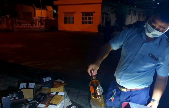 Quản lý thị trường Bình Thuận phát hiện, ngăn chặn tiêu thụ rượu Chivas bất hợp pháp