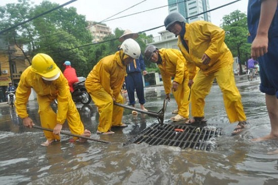 Hà Nội mưa to là ngập, Công ty thoát nước được đề nghị tặng Huân chương