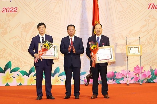 Nguyên Bí thư, Chủ tịch UBND tỉnh Thanh Hóa được Chủ tịch nước Lào tặng Huân chương lao động hạng II