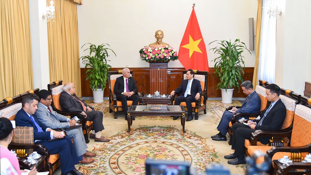 Bộ Ngoại giao hai nước Việt Nam và Cuba nhất trí phối hợp chặt chẽ, thúc đẩy quan hệ hợp tác kinh tế-thương mại-đầu tư, góp phần thắt chặt quan hệ chính trị đặc biệt và hợp tác toàn diện giữa 2 nước
