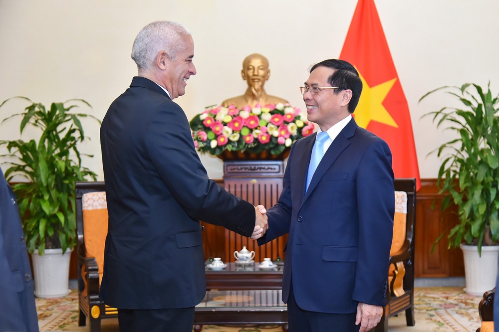 Thắt chặt quan hệ chính trị đặc biệt, hợp tác toàn diện Việt Nam-Cuba