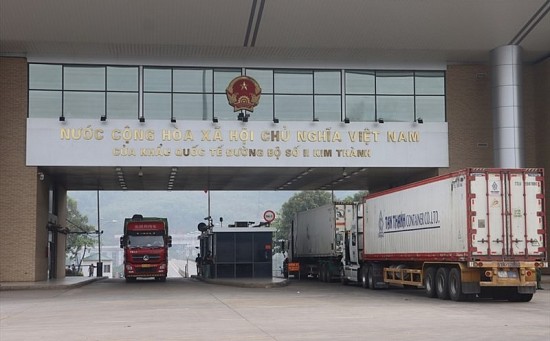 Cửa khẩu Lào Cai thông quan khoảng 9.000 tấn nông sản trong dịp Tết Quý Mão 2023