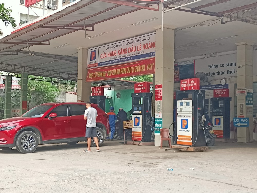 Trước nghỉ lễ 2/9: Các cửa hàng xăng dầu ở Hà Nội, Thái Bình có còn cảnh treo biển, bán nhỏ giọt?