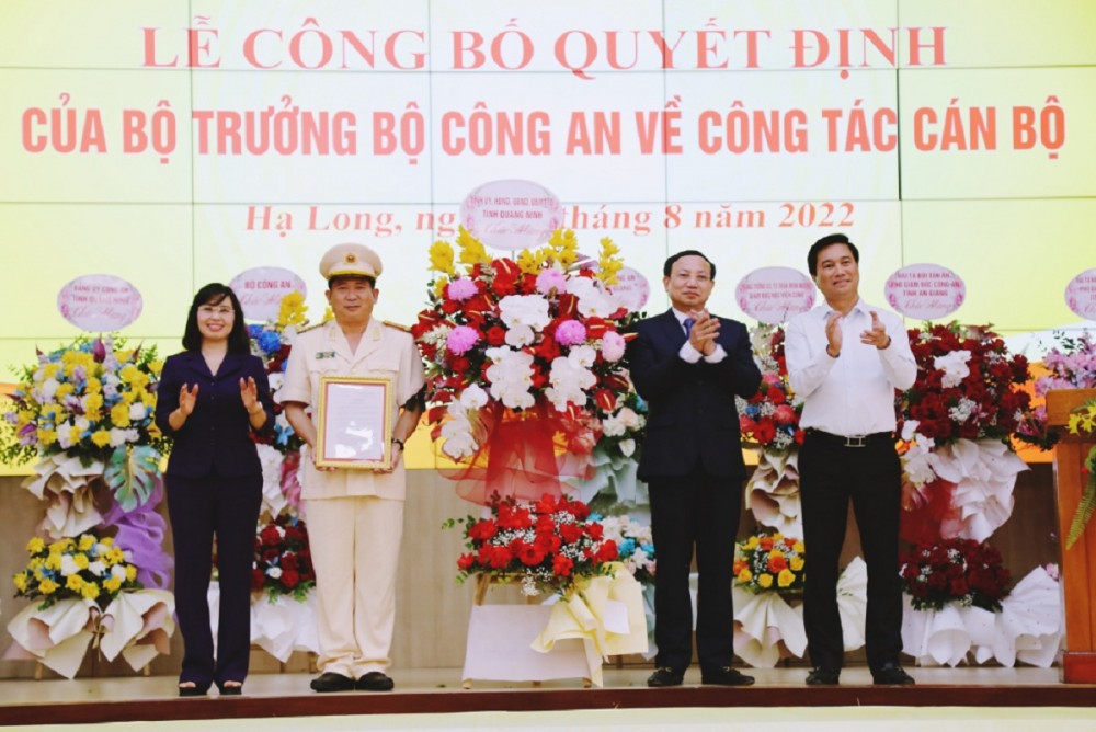 Lãnh đạo tỉnh Quảng Ninh chúc mừng Đại tá Đinh Văn Nơi nhận nhiệm vụ Giám đốc Công an tỉnh Quảng Ninh