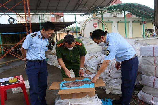 Lạng Sơn: Phát hiện trên 86 tấn thực phẩm đông lạnh không rõ nguồn gốc xuất xứ