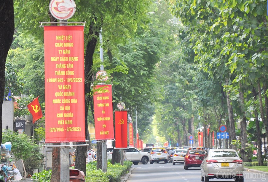 TP. Hồ Chí Minh: Đường phố rực rỡ cờ hoa chào mừng Tết Độc lập
