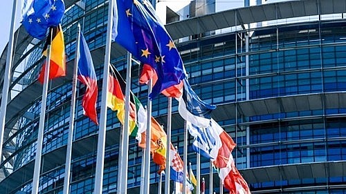 EU tiến hành điều chỉnh thị trường năng lượng trong bối cảnh giá cả tăng vọt