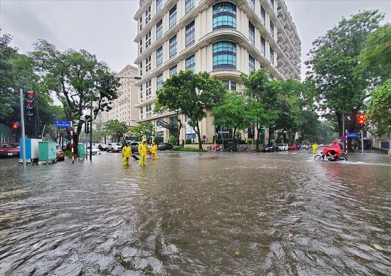 Thời tiết hôm nay: Cảnh báo ngập úng nhiều khu vực ở Hà Nội