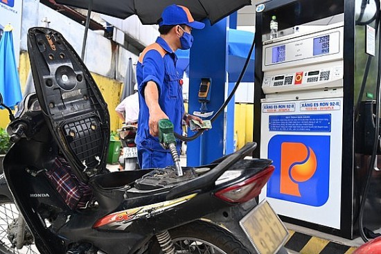 Chuyên gia Vũ Vinh Phú: Thử bàn giải pháp ổn định giá xăng dầu hiện nay
