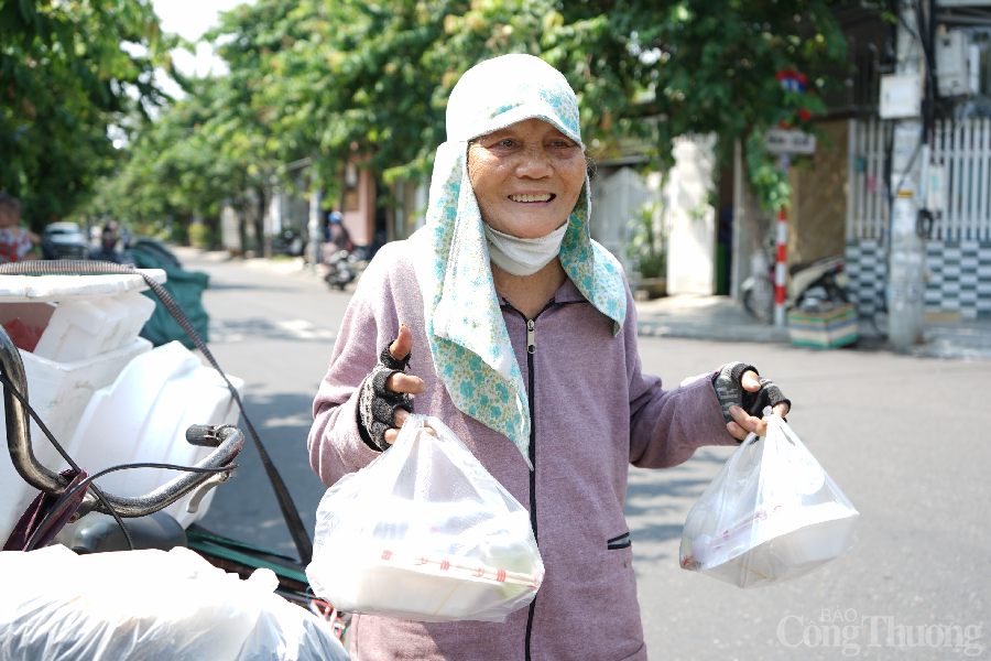 Đà Nẵng: Ấm lòng “bữa cơm 0 đồng” từ hoạt động thu gom rác tại nguồn