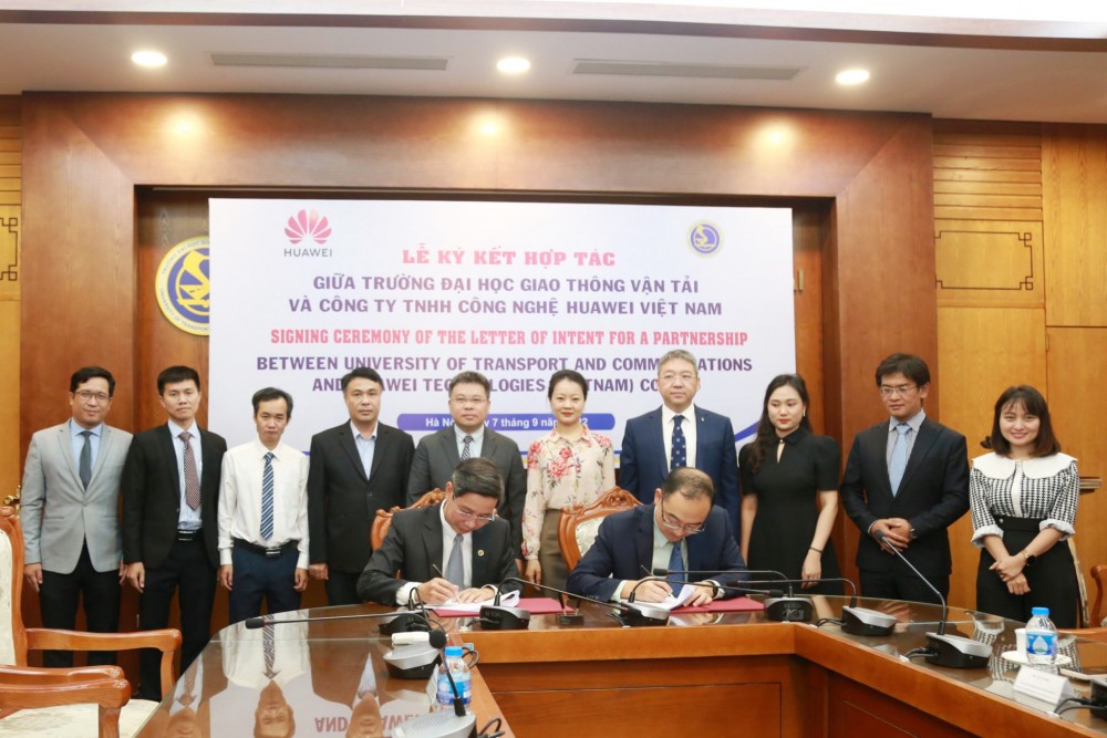 Lễ ký kết giữa Huawei Việt Nam và Đại học Giao thông Vận tải 