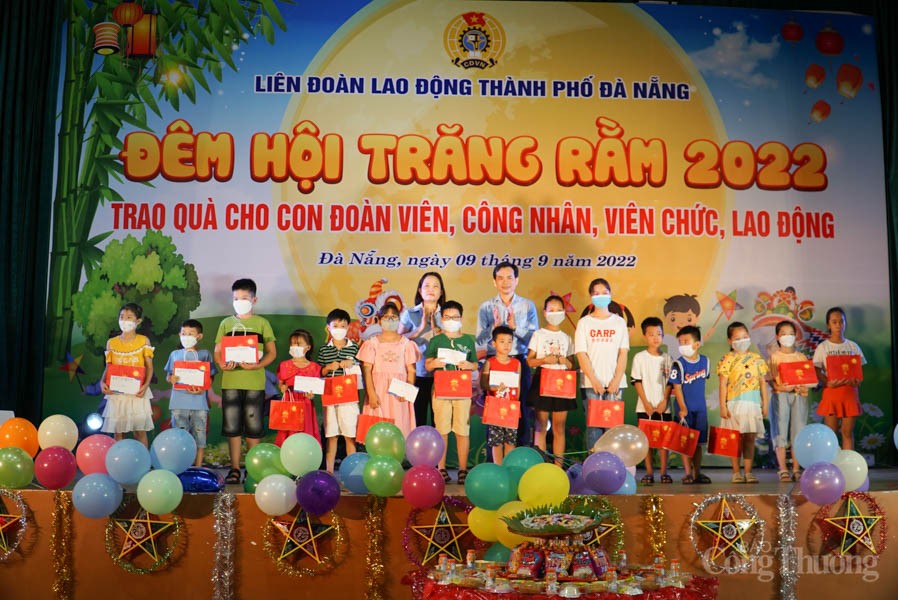 Đà Nẵng: Tặng quà Trung thu cho hàng nghìn em nhỏ có hoàn cảnh khó khăn
