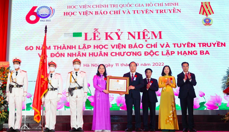 Học viện Báo chí và Tuyên truyền đón nhận Huân chương Độc lập hạng Ba