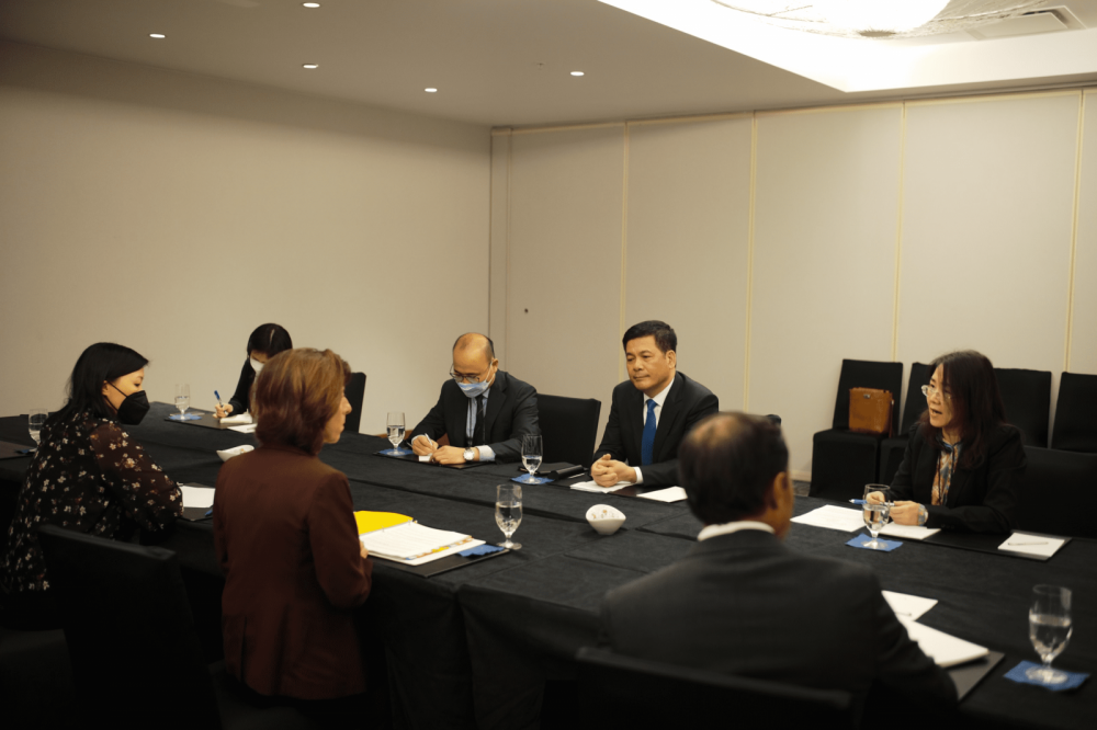 Phiên họp song phương giữa Bộ trưởng Bộ Công Thương Nguyễn Hồng Diên và Bộ trưởng Bộ Thương mại Hoa Kỳ Gina Raimondo