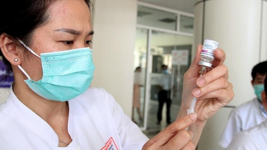 Lo ngại ca Covid-19 tăng cao, Bộ Y tế khuyến cáo tiếp tục tiêm vắc xin