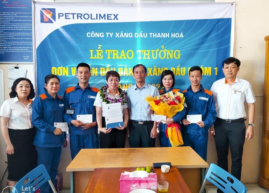 Petrolimex Thanh Hóa khen thưởng 3 cửa hàng xăng dầu