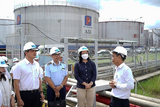 Phó Chủ tịch UBND TP. Hồ Chí Minh thăm, làm việc tại Tổng kho xăng dầu Nhà Bè