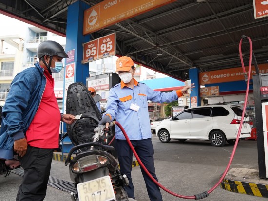 PGS, TS Ngô Trí Long: Đã đến lúc Bộ Tài chính rà soát lại định mức chi phí kinh doanh xăng dầu