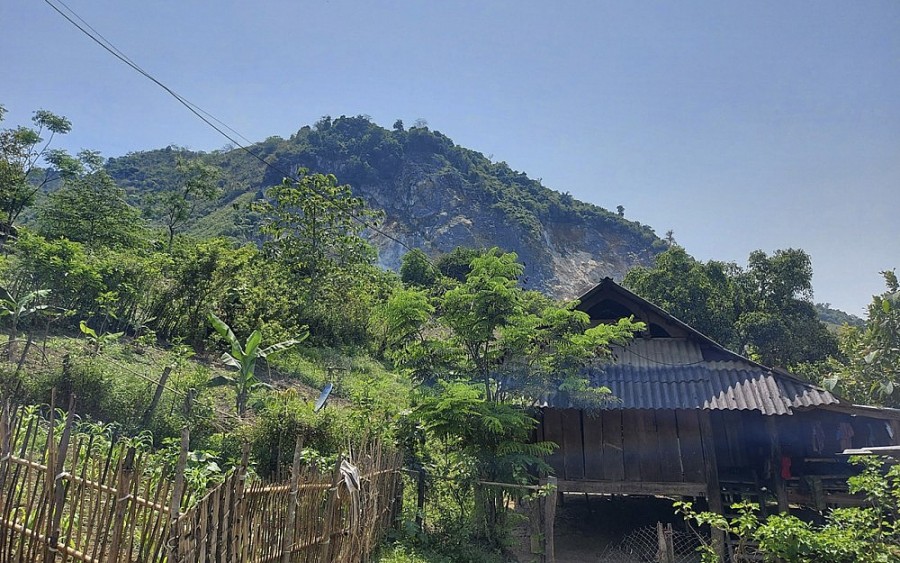 Nghệ An: Doanh nghiệp lại nổ mìn khai thác đá làm hỏng nhà dân