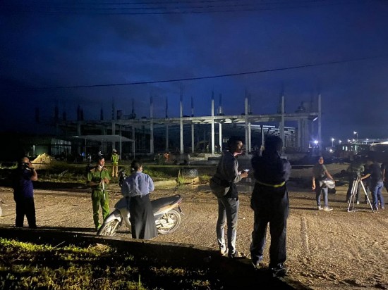 [CẬP NHẬT] Vụ sập tường trong khu công nghiệp Nhơn Hoà, Bình Định: 5 người tử vong, tập trung cứu chữa những người bị thương