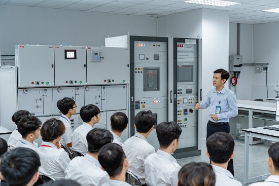 Đại học đầu tiên tại Việt Nam có phòng thí nghiệm lưới điện thông minh
