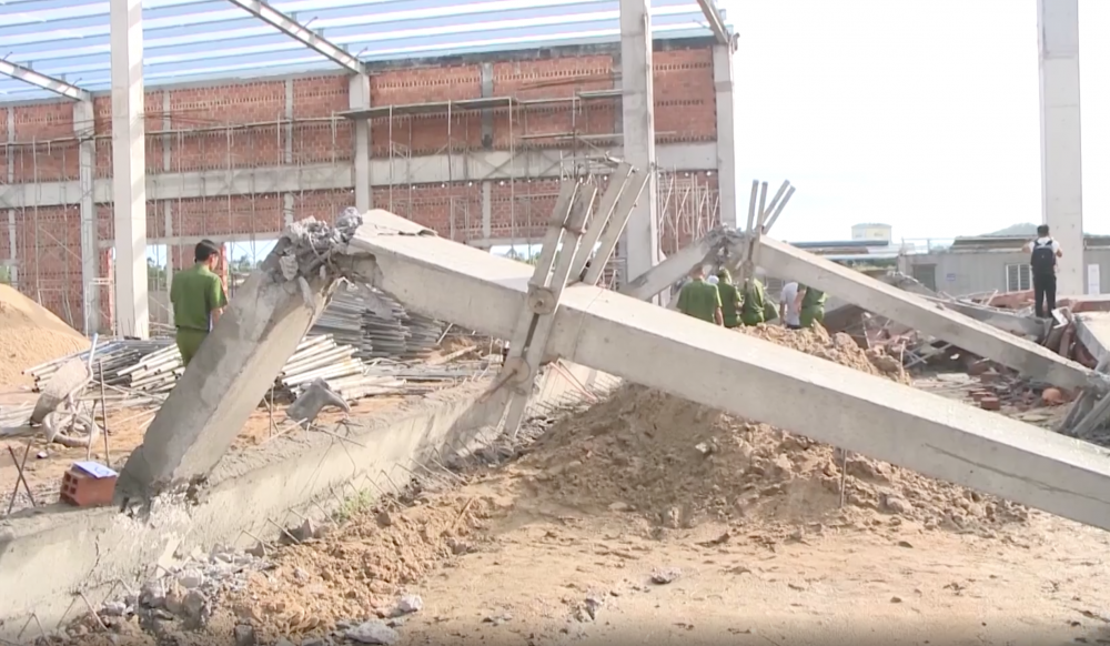 Khởi tố vụ án sập tường trong khu công nghiệp khiến 5 người chết ở Bình Định