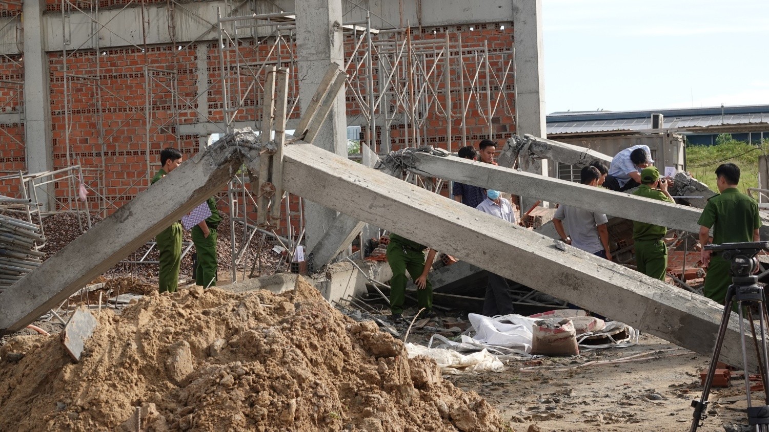 Làm rõ nguyên nhân, trách nhiệm sự cố sập công trình tại Bình Định