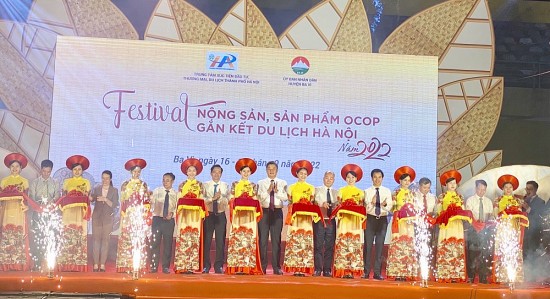 Khai mạc Festival nông sản, sản phẩm OCOP gắn kết du lịch Hà Nội tại Ba Vì