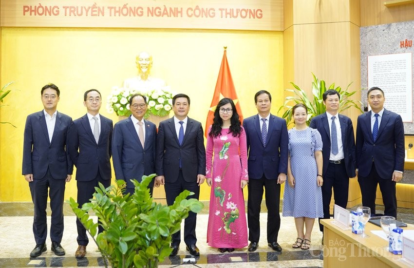 Bộ trưởng Nguyễn Hồng Diên tiếp Đại sứ Hàn Quốc đến chào từ biệt trước khi kết thúc nhiệm kỳ về nước