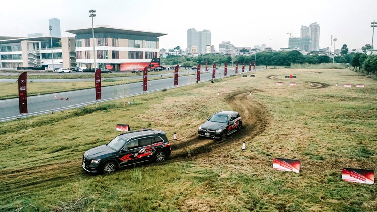 Lễ hội lái và trải nghiệm với 14 dòng xe Mercedes-Benz trở lại Việt Nam ở Mỹ Đình