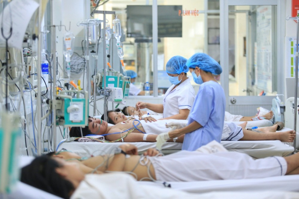 1.500 túi dịch truyền Dextran điều trị sốc sốt xuất huyết đã về Việt Nam